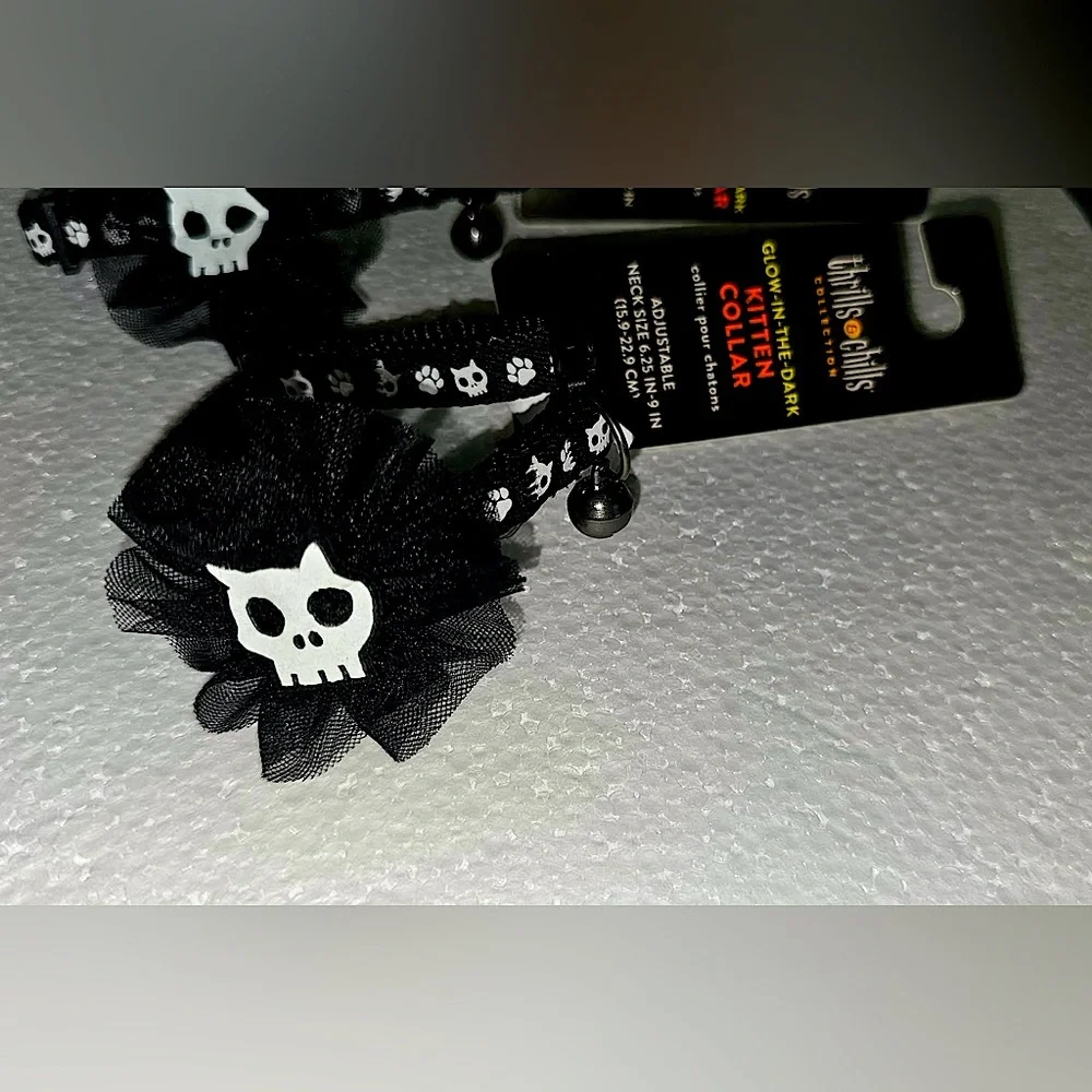 Thrills & Chills Cat/Kitten Skulls w/Bow Collar